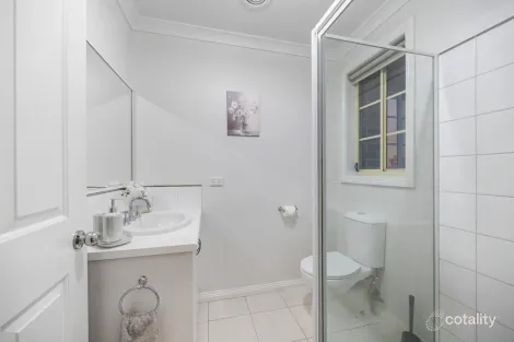 Property photo of 4 St Clare Avenue Lake Gardens VIC 3355