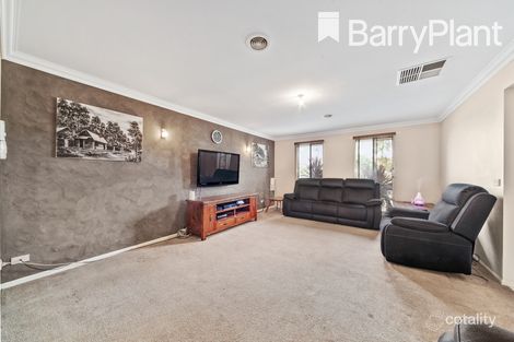 Property photo of 2 Luxor Court Cranbourne VIC 3977