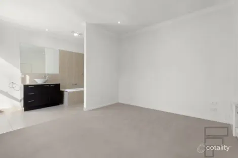 Property photo of 8 Azalea Avenue Brooklyn VIC 3012