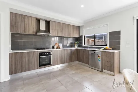 Property photo of 12 Errol Boulevard Mickleham VIC 3064
