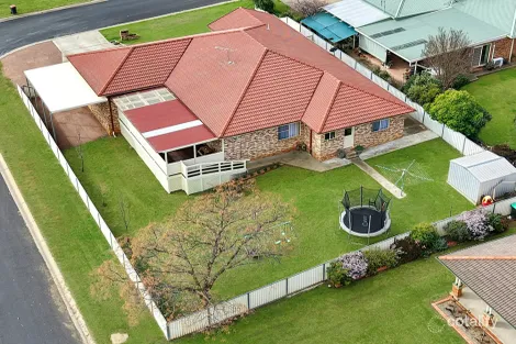 Property photo of 19 Pineview Circuit Young NSW 2594