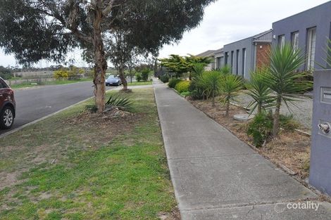 Property photo of 21 Howardson Circuit St Albans VIC 3021