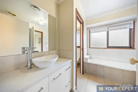 Property photo of 22 Willslie Crescent Berwick VIC 3806