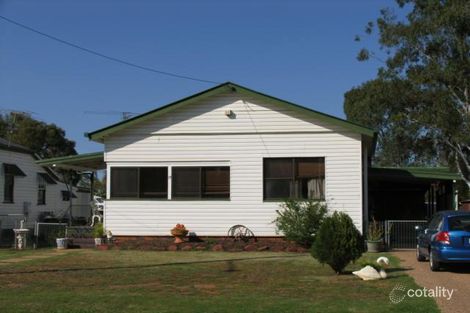 17 Donely St, Oakey, QLD 4401