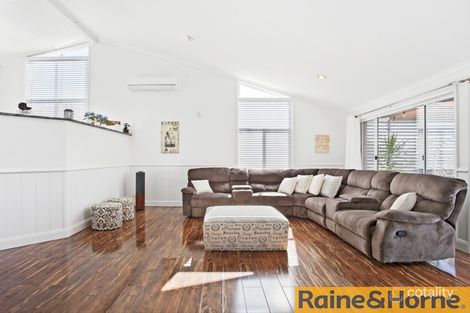 Property photo of 27 Hillside Drive Albion Park NSW 2527