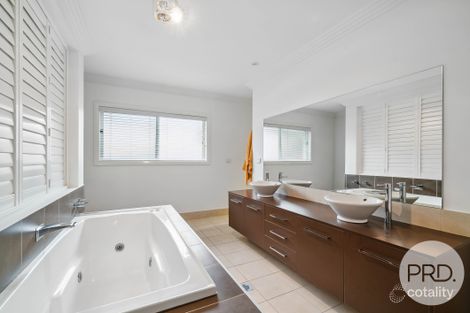 Property photo of 16 Bogong Crescent Tatton NSW 2650