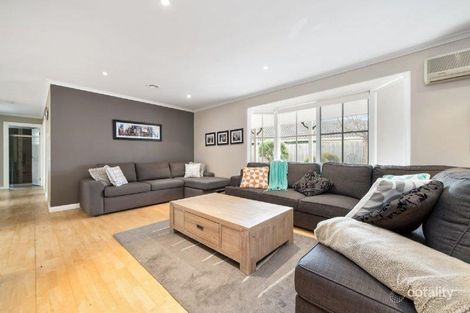 Property photo of 15 Laurenten Court Langwarrin VIC 3910