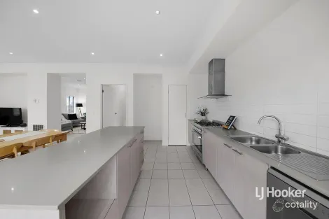 Property photo of 12 Aphrodite Drive Truganina VIC 3029