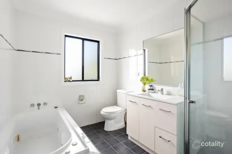 Property photo of 2/33 Lawrence Street Woonona NSW 2517
