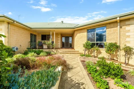 Property photo of 5 Cedarwood Drive Maffra VIC 3860