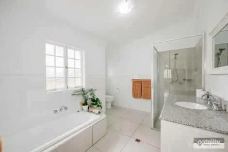Property photo of 18 Bernborough Boulevard Branyan QLD 4670