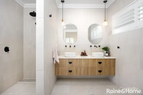 Property photo of 45 Deakin Avenue Lloyd NSW 2650