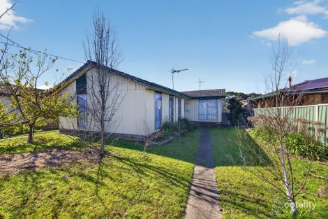 24 Landy St, Maffra, VIC 3860
