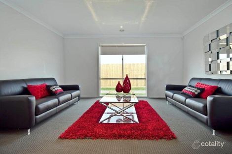 Property photo of 18 Alluvian Way Carrum Downs VIC 3201
