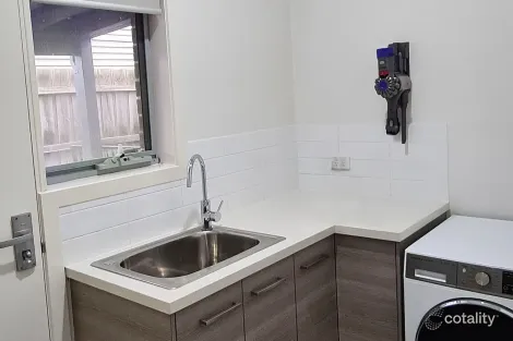 Property photo of 43 Heather Avenue Brooklyn VIC 3012