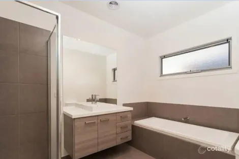 Property photo of 43 Heather Avenue Brooklyn VIC 3012