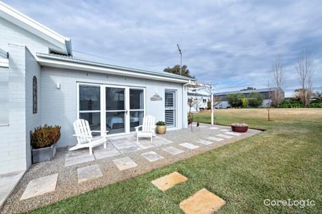 Property photo of 18 Crossroads Drive Dubbo NSW 2830