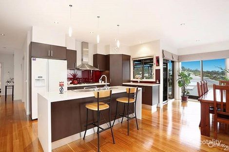 Property photo of 14 Yaldara Drive Berwick VIC 3806