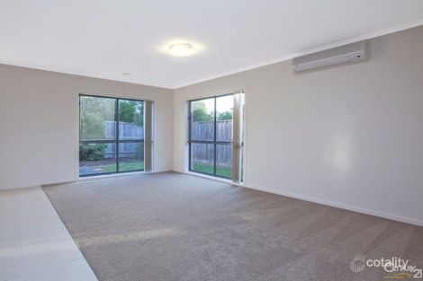 Property photo of 10 Cascade Way Pakenham VIC 3810