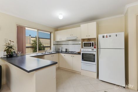 Property photo of 10 Redleaf Close Lara VIC 3212