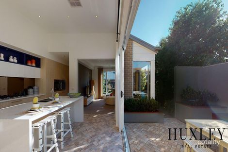 Property photo of 21 Peppermint Grove Taylors Hill VIC 3037