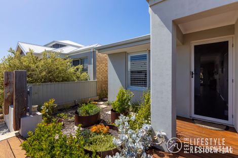 Property photo of 11 Comito Bend Alkimos WA 6038