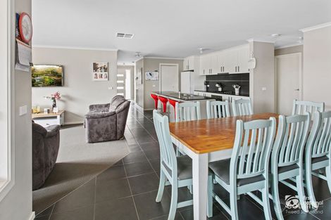 Property photo of 14 Irontree Close Kangaroo Flat VIC 3555