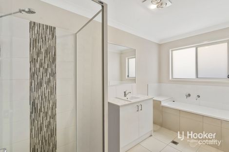 Property photo of 54 Splendour Circuit Yarrabilba QLD 4207