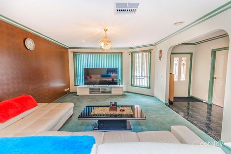 Property photo of 32 Shortridge Circuit Roxburgh Park VIC 3064