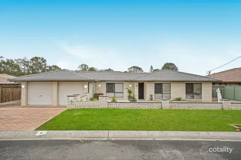 6 Lintrose Ct, Edens Landing, QLD 4207