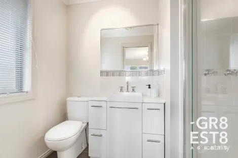 Property photo of 21 Ferndown Drive Cranbourne VIC 3977