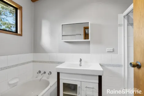 Property photo of 3 Faust Close Mollymook Beach NSW 2539