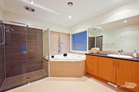 Property photo of 39 Lawson Way Caroline Springs VIC 3023