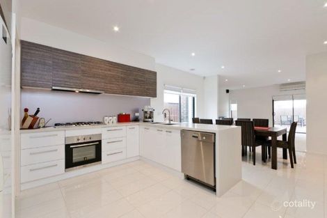 Property photo of 16 Kensley Circuit Craigieburn VIC 3064