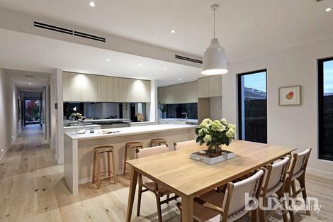 Property photo of 102B Parkmore Road Bentleigh East VIC 3165