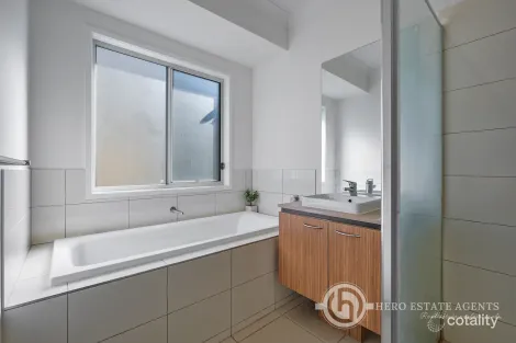 Property photo of 32 Stringybark Street Spring Mountain QLD 4300