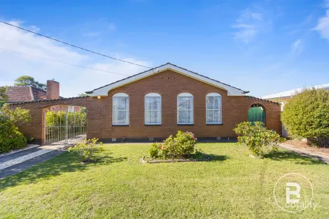 16 Edgar St, Wendouree, VIC 3355