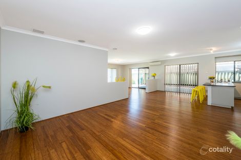 Property photo of 28 Whyalla Circle Port Kennedy WA 6172