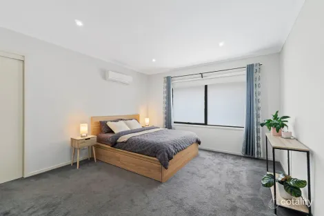 Property photo of 16 Gorman Drive Mill Park VIC 3082