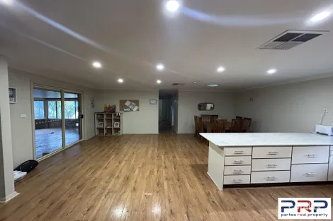 Property photo of 15 Golden Bar Drive Parkes NSW 2870