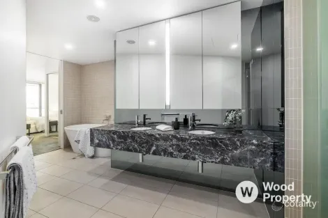 Property photo of 104/30 Esplanade St Kilda VIC 3182