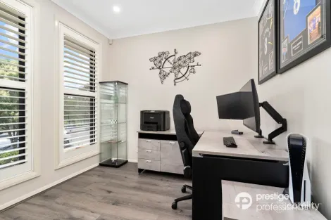 Property photo of 18 Silverleaf Lane Moorebank NSW 2170