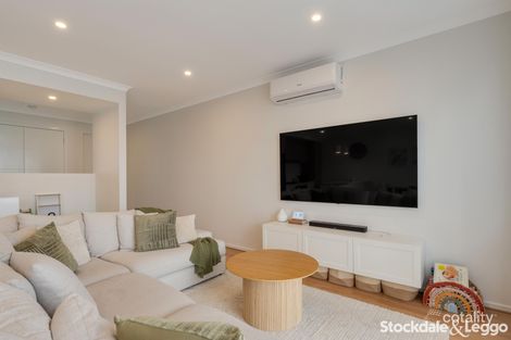 Property photo of 33 Lithic Road Craigieburn VIC 3064