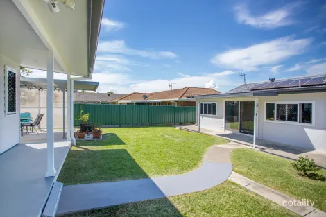 Property photo of 33 Palanas Drive Taree NSW 2430