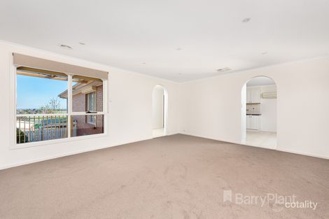 Property photo of 11 Oxley Way Endeavour Hills VIC 3802