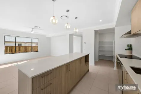 Property photo of 17 Saint Andrews Crescent Highfields QLD 4352
