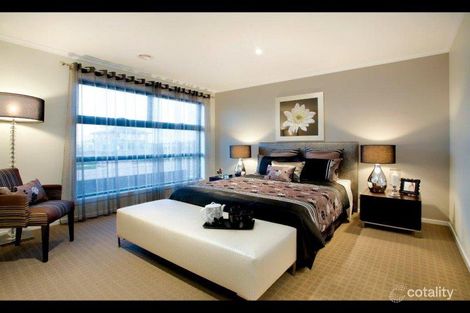 Property photo of 11 Yellow Robin Circuit Cranbourne East VIC 3977