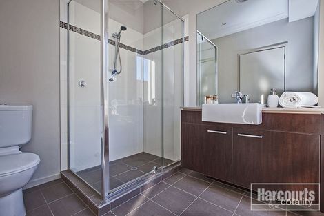Property photo of 5 Edgeware Close Pakenham VIC 3810