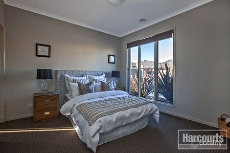 Property photo of 5 Edgeware Close Pakenham VIC 3810