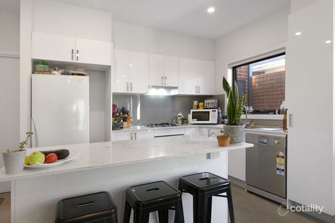 Property photo of 2/12 Lane Crescent Reservoir VIC 3073